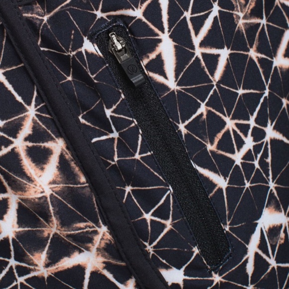 LULULEMON | Tracker Short III *4-way Stretch in Star Crushed Multi/Black - Picture 6 of 13